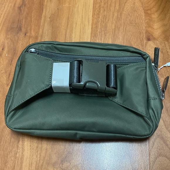 ❤️ Lululemon Large Everywhere Bag in Grey Sage New With Tags - Picture 6 of 6